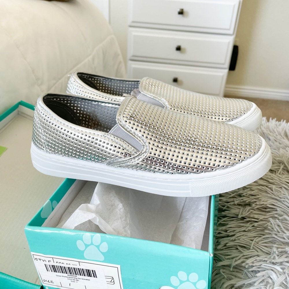 Slip Ons - Picture 5 of 8